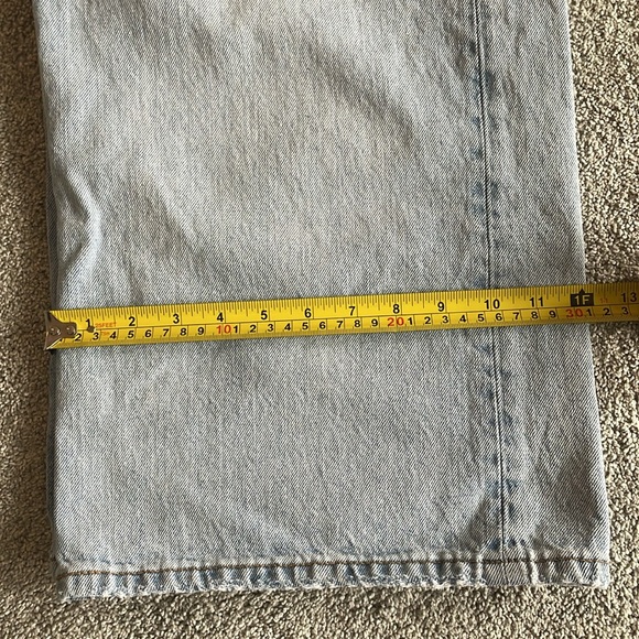 Levi’s Wide Leg Cropped High Waisted Denim - Picture 3 of 6